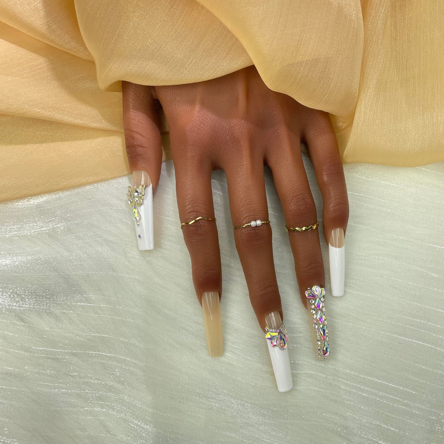 Press On Nails Medium Fake Nails FalseNails With 3D Flower Designs Nail Press Ons French TipHandmade Acrylic Artificial Nails Summer Natural Stick OnNails For Women